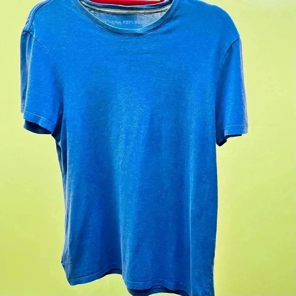 Banana Republic T Shirt - Picture 1 of 3